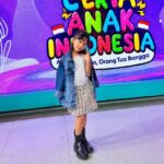 Anggun C. Sasmi Tampil Memukau Bertabur Perhiasan Indonesia Saat Promo Reacher Season 4 di San Diego